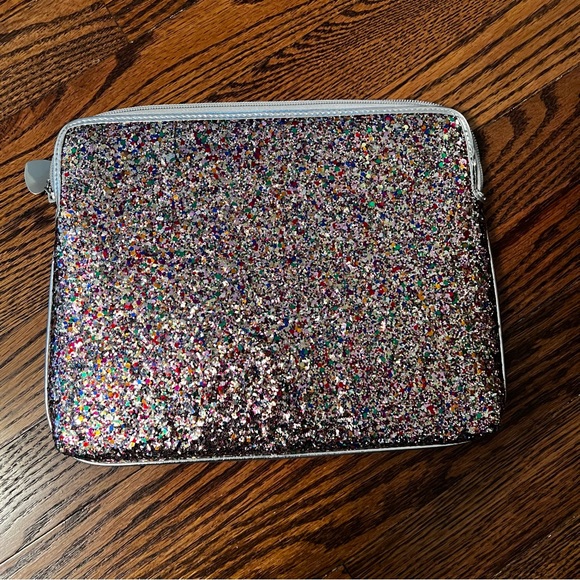 ⭐️ Nine West VIP Tablet Sleeve - Picture 2 of 5